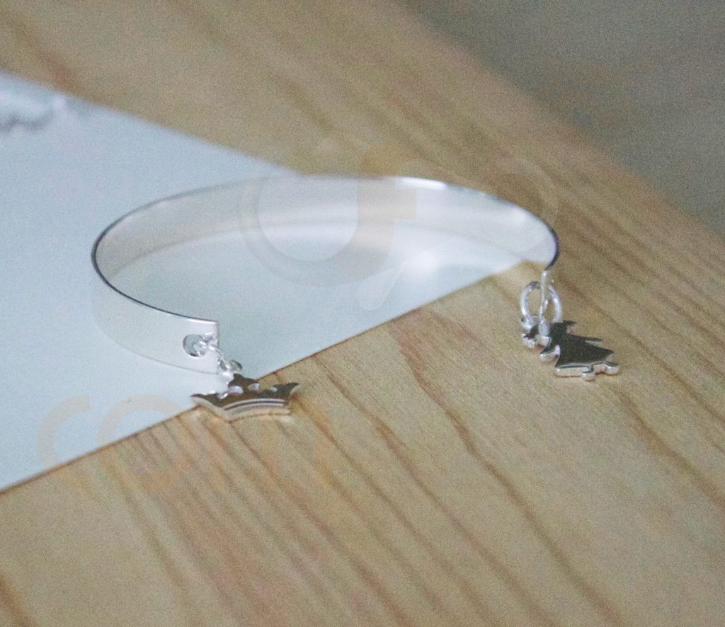 Today, I'm bringing you 6 brilliant ideas in silver to offer your Mom
